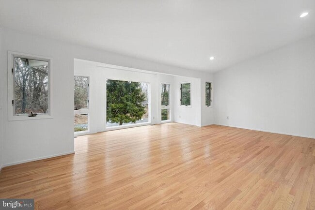 Building Photo - 7700 Hamilton Spring Rd