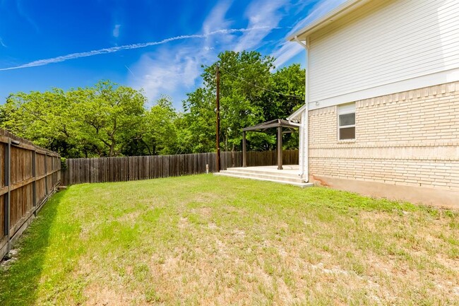 Building Photo - 1002 Oakridge Dr