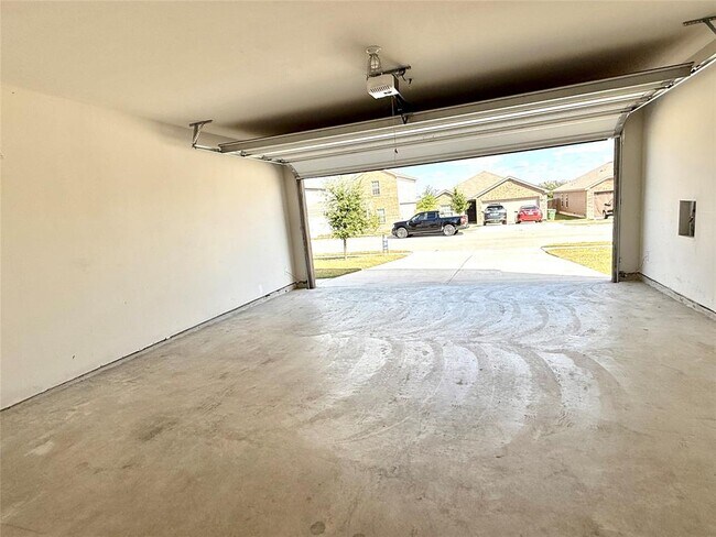 Building Photo - 1008 Riverdale Cove