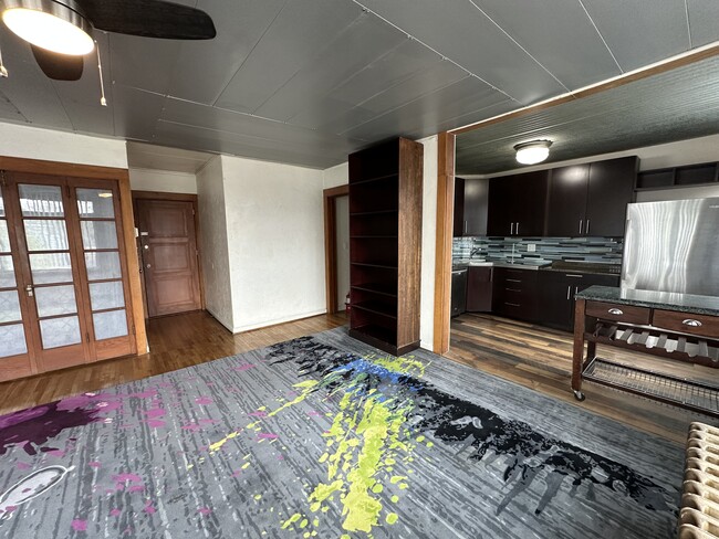 Building Photo - 1208