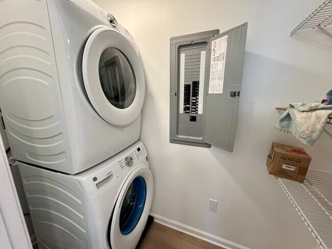 Building Photo - Charming 2-Bedroom Newly built home – Convenient Roanoke Location