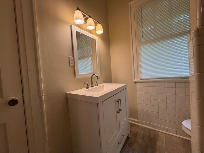 Building Photo - 2/2 House in Old East Rome $1,450