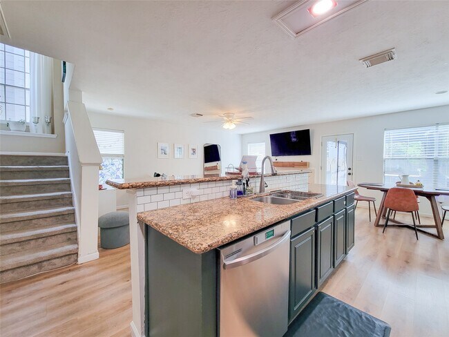 Building Photo - 42 Wineberry Pl