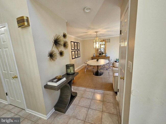 Building Photo - 101 Treymore Ct