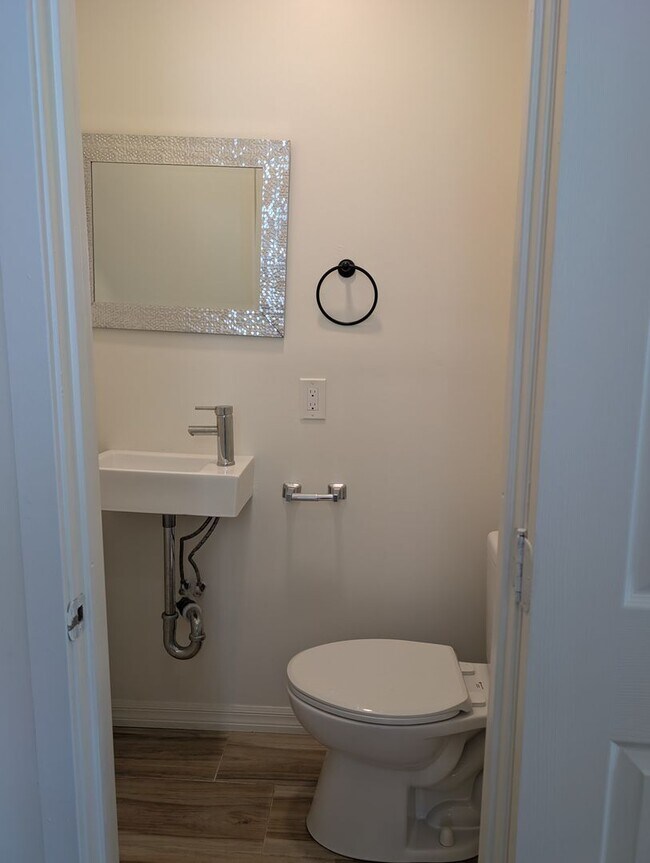 Building Photo - 1417-1419 Milton Ave.