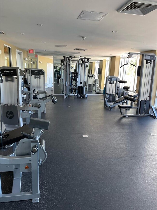 Building Photo - 1755 E Hallandale Beach Blvd