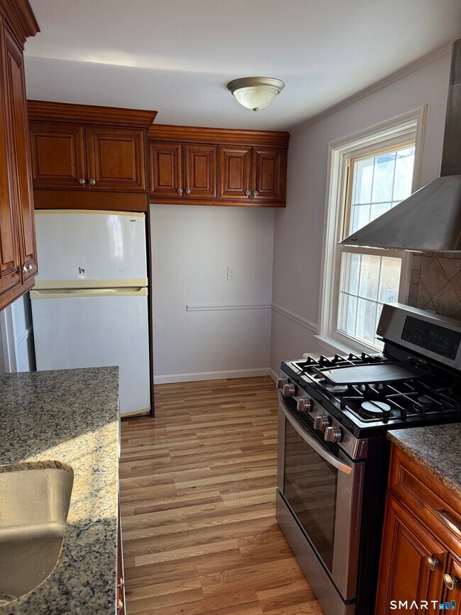 Building Photo - 1084 E Main St