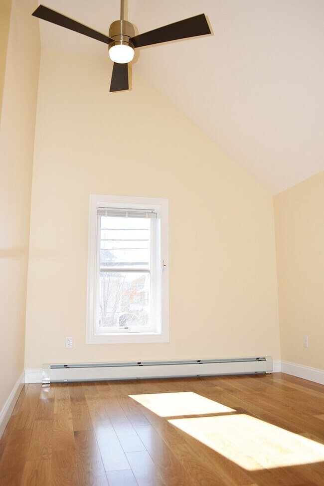 Building Photo - 220 North Ave