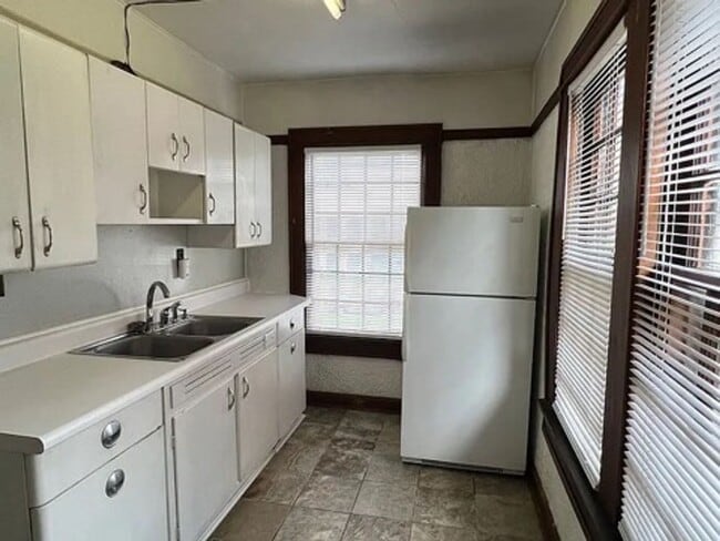 Building Photo - 1503 S Walnut St