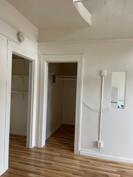 L-R: entry, closet, kitchen - 4013 W Sunset Blvd