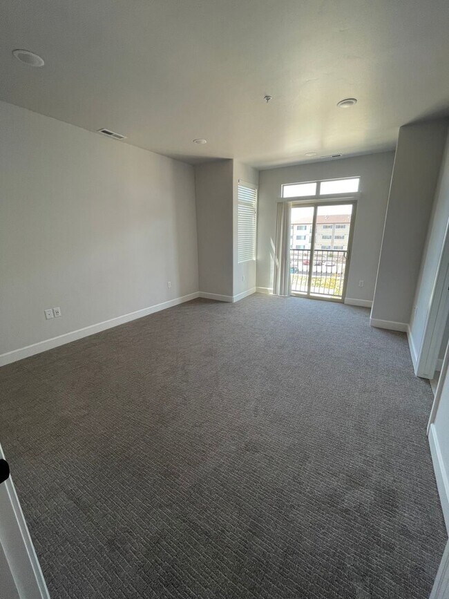Building Photo - Italian Villages | 3-Bedroom Townhome