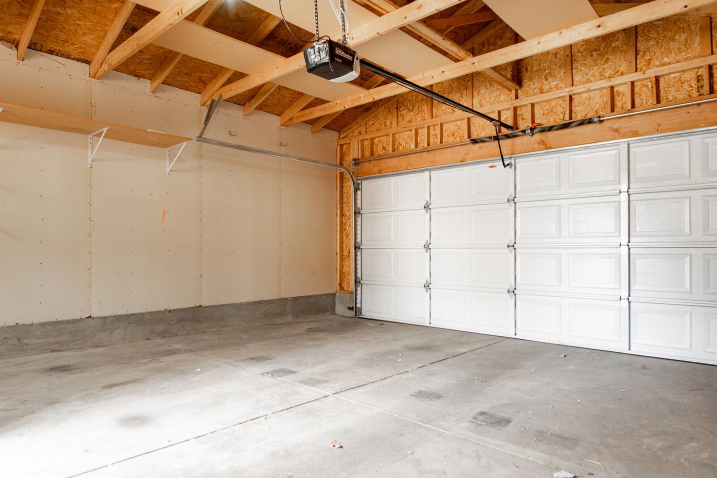 Building Photo - Polished Jefferson Park home with big front & backyards