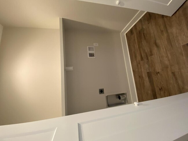 Building Photo - 20 Settlers Cove Dr
