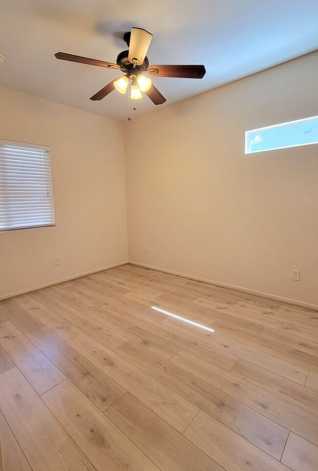 Building Photo - Pet friendly Civano home