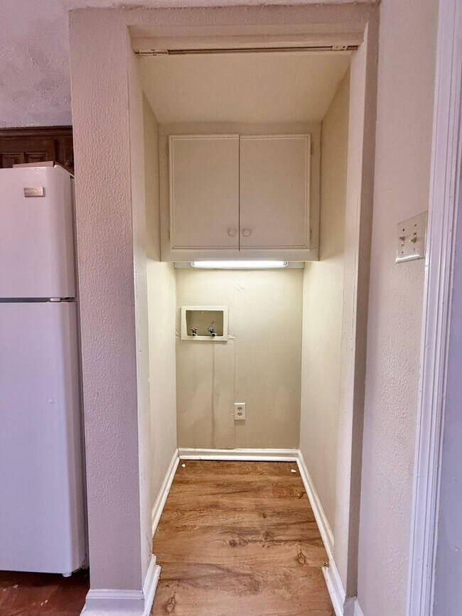 Building Photo - Delmar Dr. 2510/2512