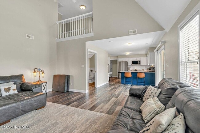 Building Photo - Welcome to Woodlands!