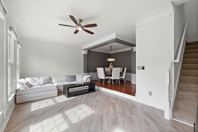 Building Photo - Beautiful Townhome in Ballymeade