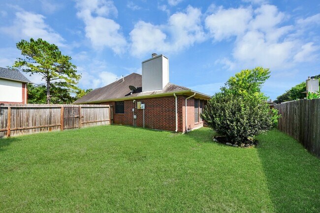 Building Photo - 8322 Adler Lake Dr