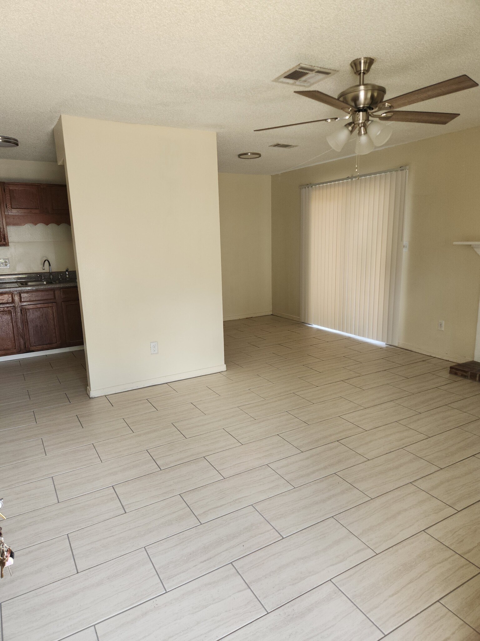 LR/Dining Area - 684 S 72nd Ave