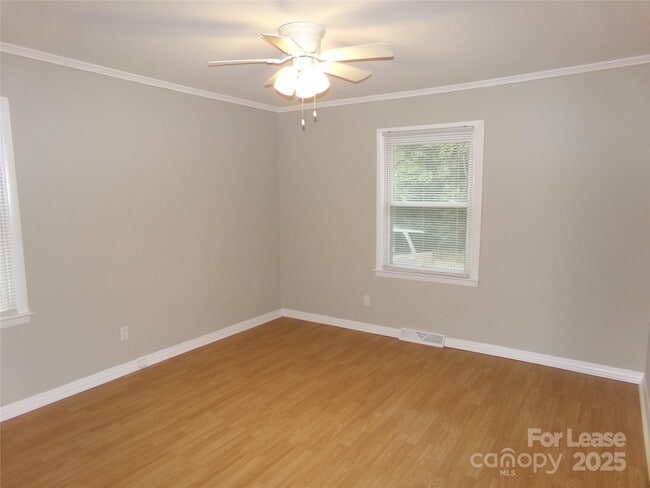 Building Photo - 716 Brown Ave