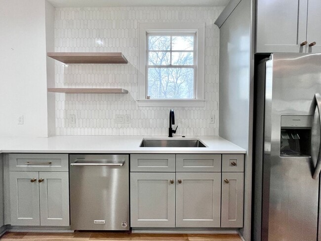 Building Photo - 614 West Blvd