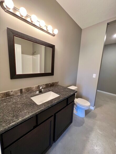 Building Photo - 4801 N Hillside Ct
