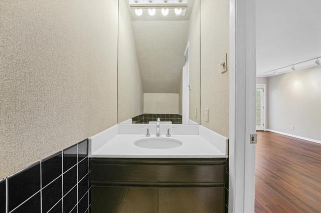 Building Photo - 4409 Travis St