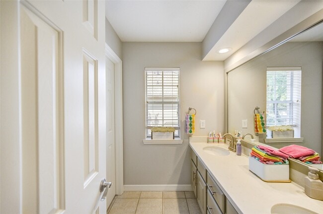 Building Photo - 5318 Pebble Way Ln