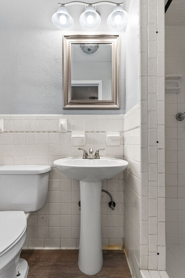Building Photo - $500 off first months rent