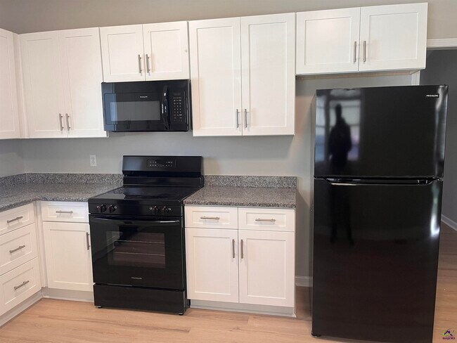 Building Photo - 202 Sherman St