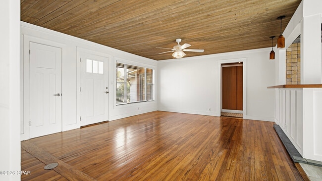 Building Photo - 1217 Buena Vista Blvd