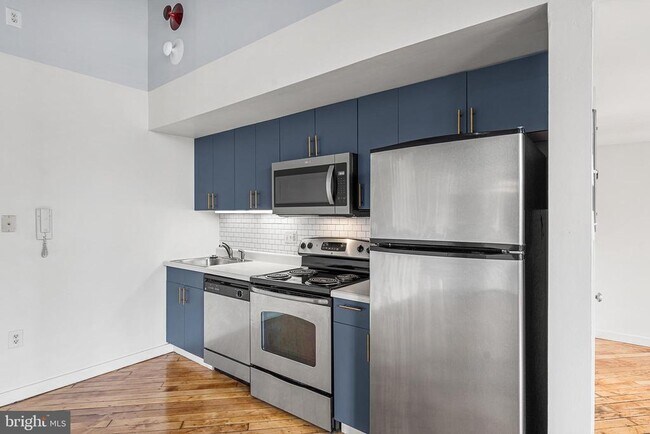 Building Photo - 428 N 13th St
