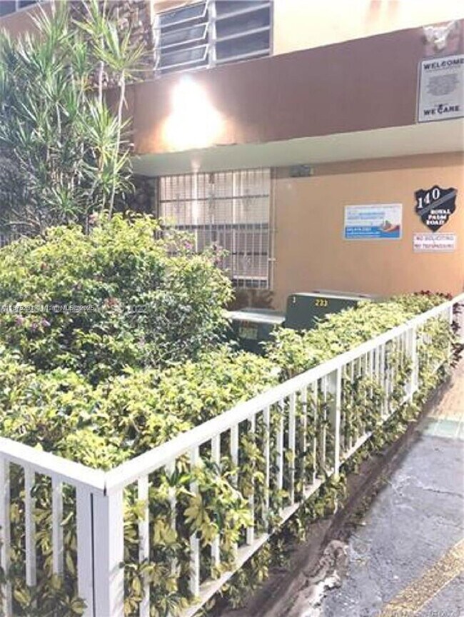 Building Photo - 140 Royal Palm Rd