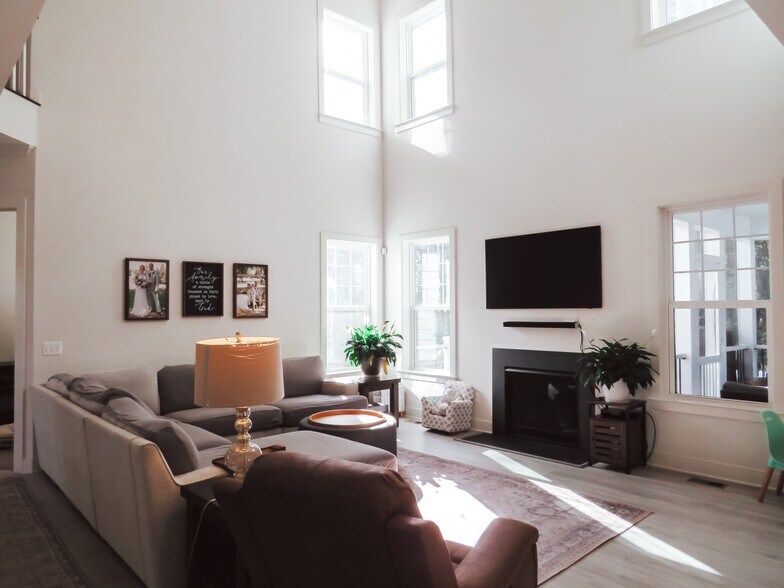 Building Photo - 24353 White Elm Pl