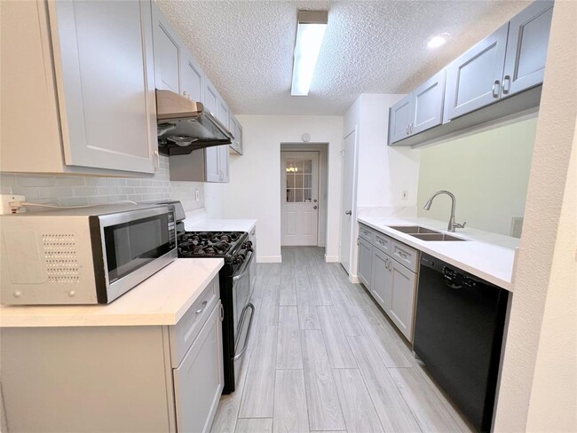 Building Photo - 3107 E Heatherock Cir