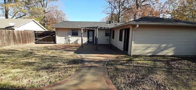 Building Photo - 1403 Doris Dr