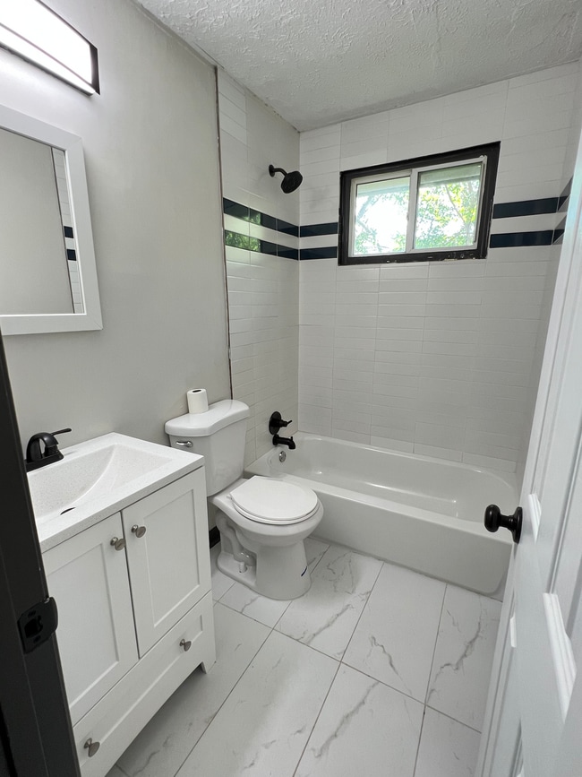 Building Photo - 3010 Indiana Ave