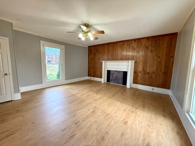 Building Photo - 927 E Mt Vernon St