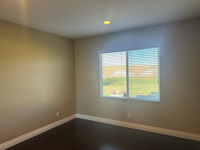 Building Photo - 9290 Ocotillo Ave