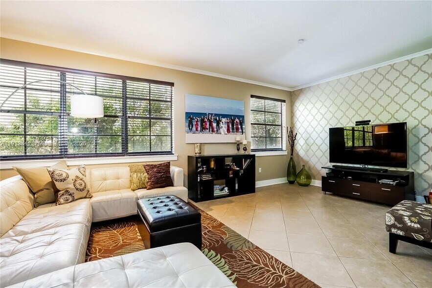 Building Photo - 2769 Coconut Ave