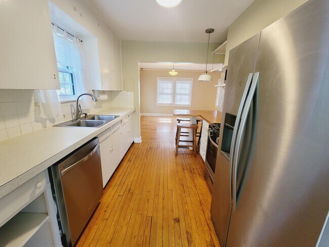Building Photo - 608 Talaflo St