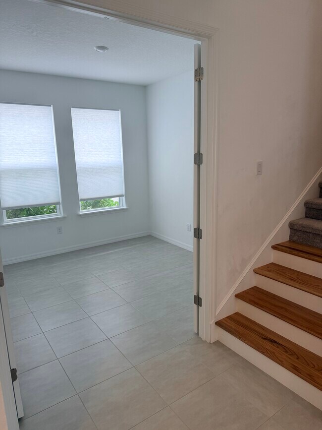 Building Photo - 15077 Shady Palms Ln