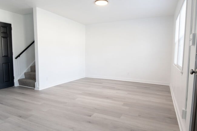 Building Photo - Newly Renovated 2BR Townhouse Midland, PA! W/ AC!