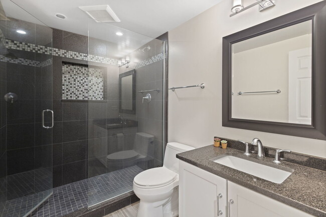Building Photo - 229 E 57th St