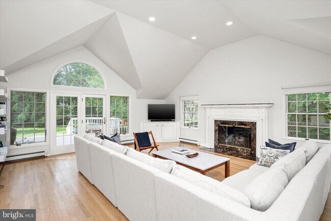 Building Photo - 127 Westerly Rd