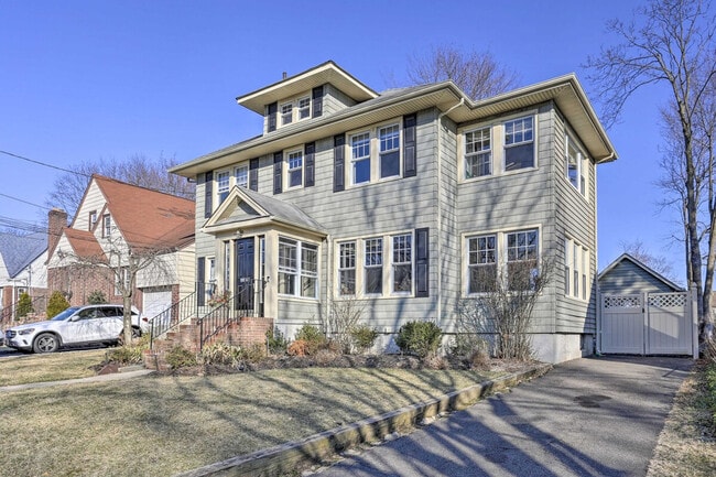 Building Photo - 257 Elm Ave