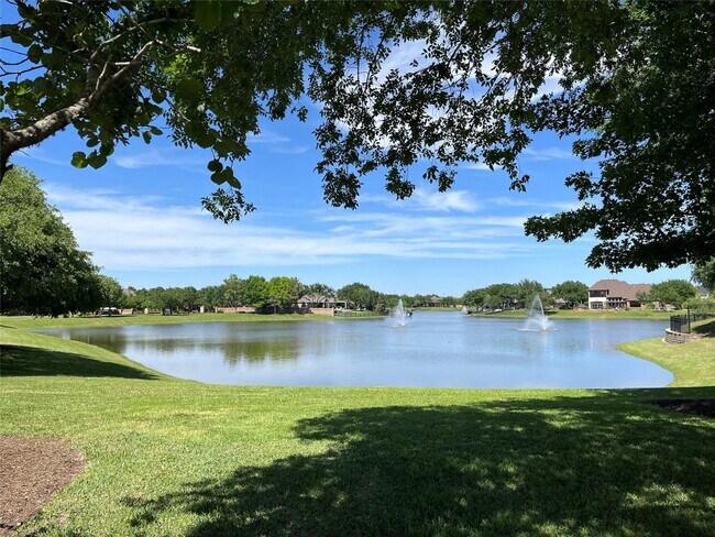 Building Photo - 1015 Longdraw Dr