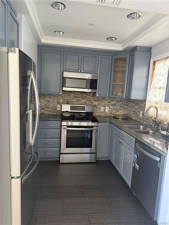 Building Photo - 333 N Hill Ave