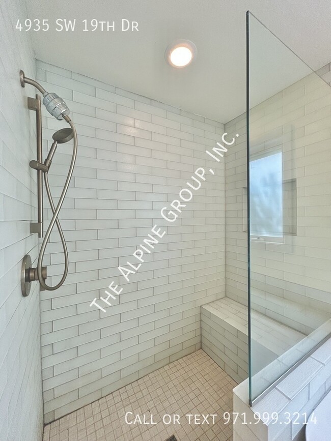 Building Photo - 4935 SW 19th Dr