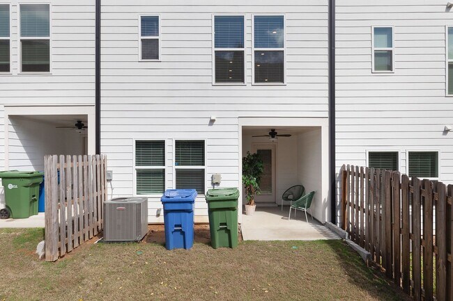 Building Photo - Newly Constructed 3bd/3.5ba w/ Gym, Min From Airport and Downtown Hapeville!